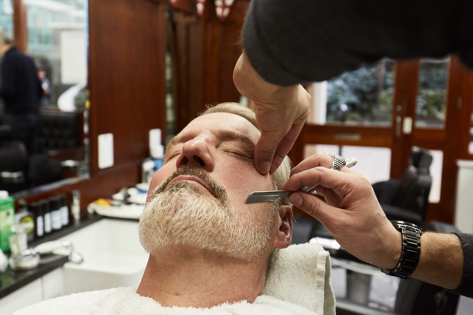 Shaving Lesson Pall Mall barbers London | Best Barbers Lessons