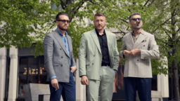 How Can Men in London Maintain Sharp Summer Haircuts?