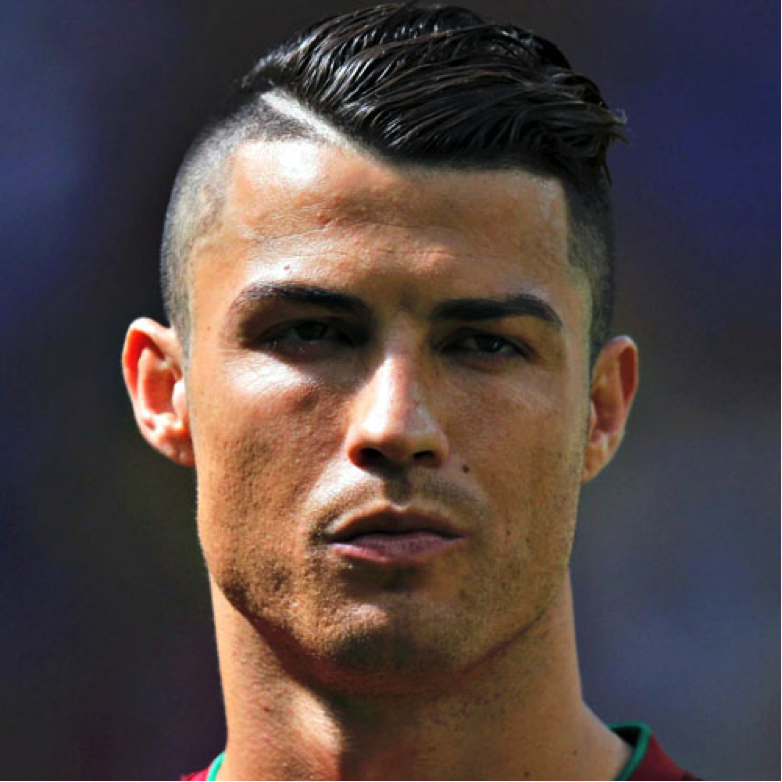 What is the name of this cristiano ronaldo haircut. I have similar thick  wavy/curly hair and would like to get the haircut. : r/Hair